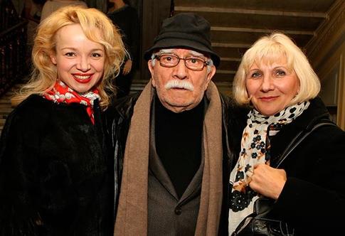 Знакомые пытались поссорить Джигарханяна с женой