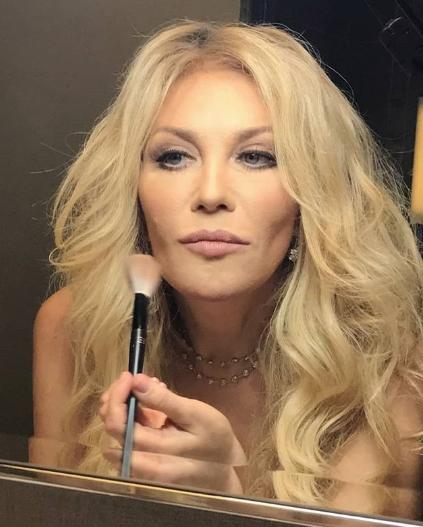 Таисия Повалий не смогла петь после «уколов красоты»