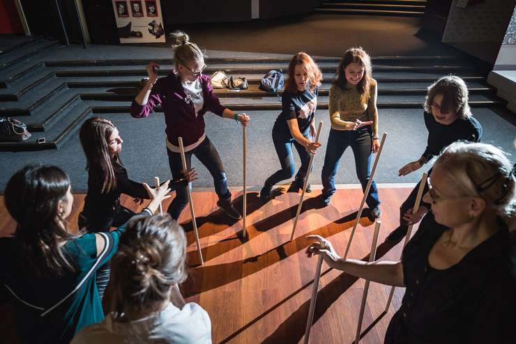 Театральный реквизит требует сноровки