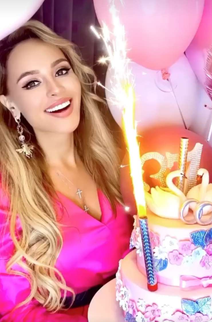 Анна Калашникова ужа давно отказалась от тортов и пирожных, заменив их на фрукты и орехи