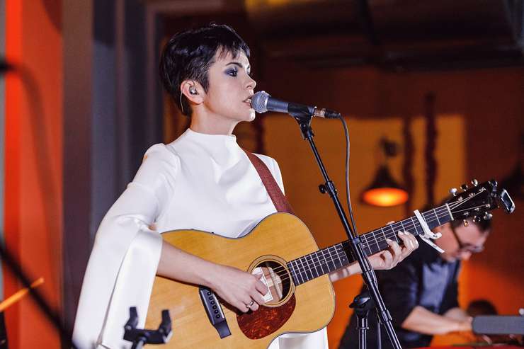 Бывший юрист, а ныне певица и композитор Амария Рай