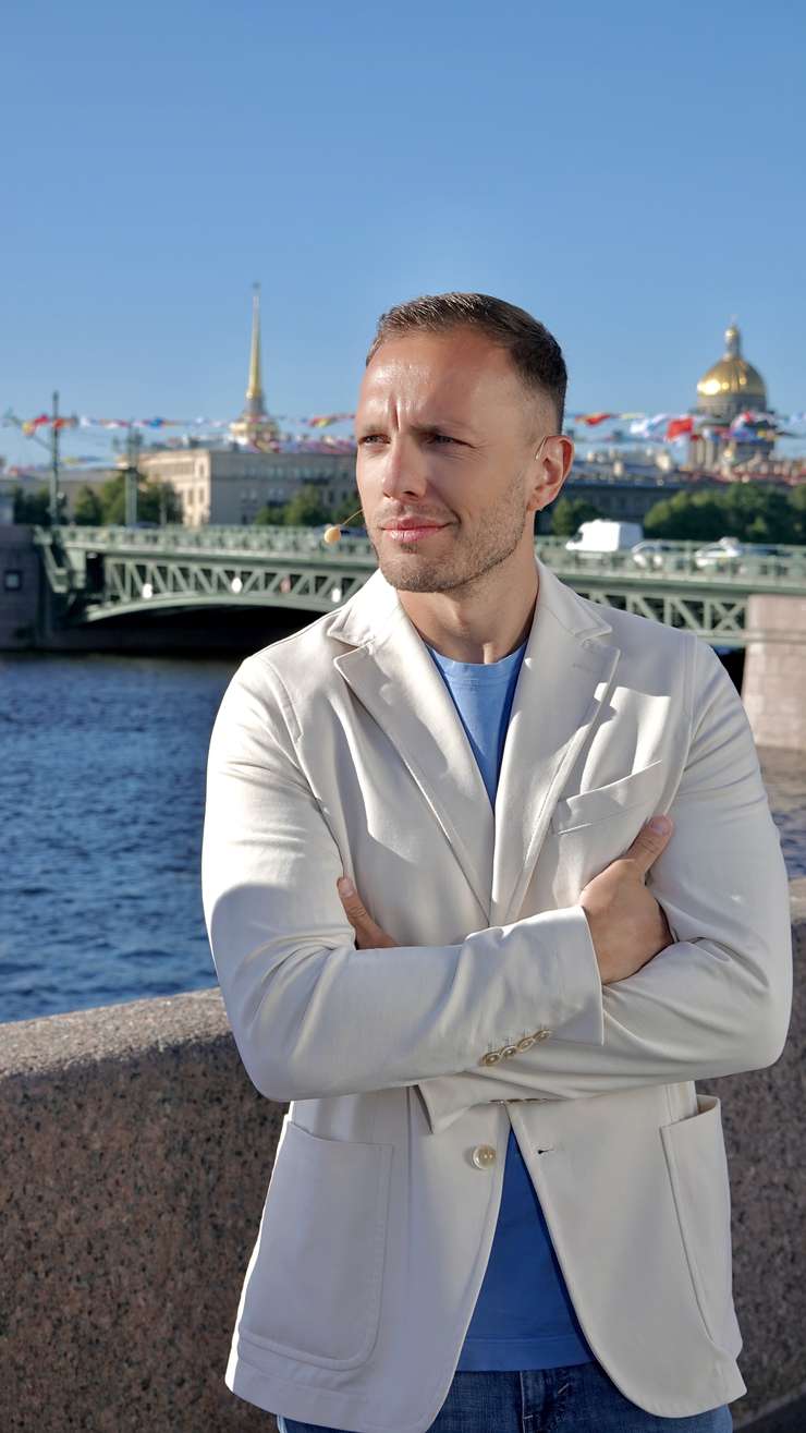 Уже 10 лет Тимур просыпается раньше московских дворников.