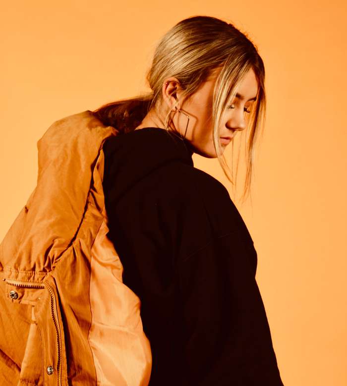 Украшение должно сочетаться по стилю с одеждой