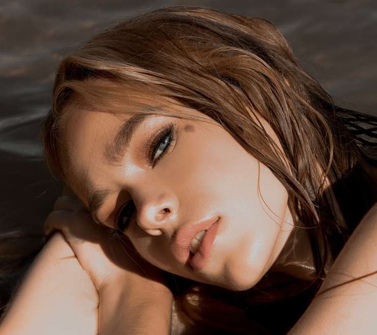 Сияющая кожа - залог успеха любого праздничного макияжа