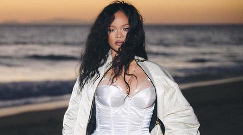 Возврат в нулевые: Рианна удивила фанатов новым образом