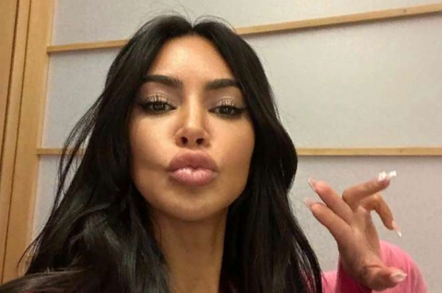 Вслед за Рианной: Ким Кардашьян перекрасилась в блондинку