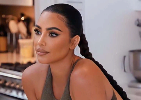 Ким Кардашьян отказалась заниматься сексом до 2025 года