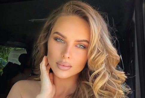 Певица Ханна назвала себя строгой матерью