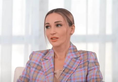 Анфиса Чехова рассказала, почему постоянно целует сына в губы