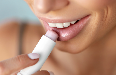 Чтобы не было рака и эндометриоза: как правильно выбрать гигиеническую помаду