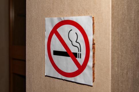 Минздрав одобрил идею о запрете продажи сигарет родившимся после 2009 года