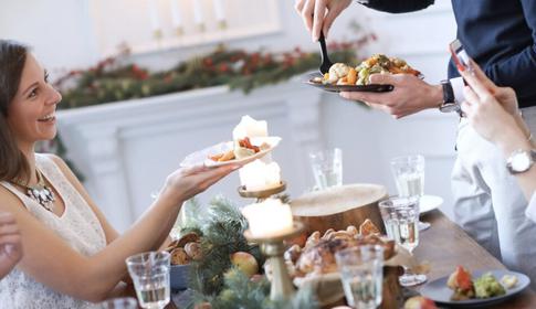 Типы гостей за новогодним столом, которые всех раздражают