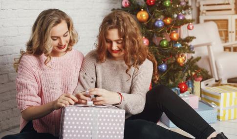 Четыре бьюти-подарка, от которых подруга сойдет с ума