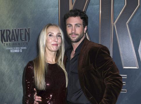 Аарон Тейлор-Джонсон похвастался красавицей-женой на премьере фильма