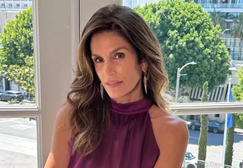 Синди Кроуфорд зажгла на танцполе в мини-платье: был повод