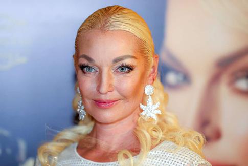 «У меня есть проблема»: Волочкова объяснила, зачем носит парики