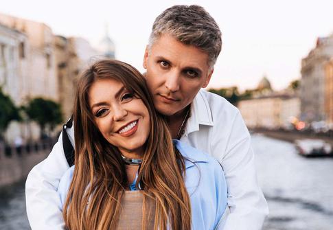 «Без фанфар и перьев»: певица Акула тайно вышла замуж