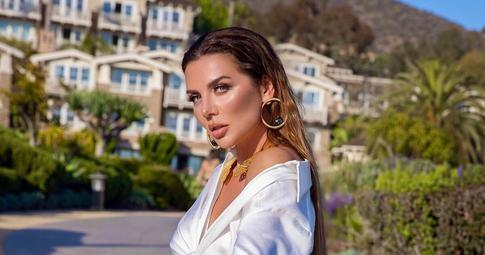 Анна Седокова показала трогательный отдых с собакой Марусей