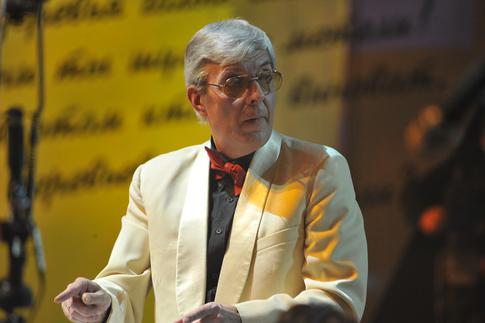 «Мне тяжело»: 89-летний композитор Раймонд Паулс перенес операцию