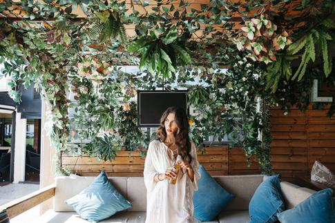 Природа в доме: как создать биофильный дизайн, который борется со стрессом и помогает работать