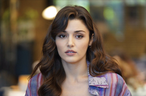 Звезда турецких сериалов Ханде Эрчел прибыла в Москву: подробности