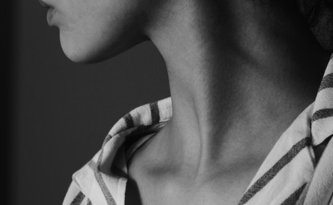 А по шее: уход за этой частью тела в холодное время года, 5 неочевидных правил