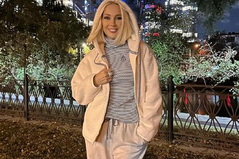 Лера Кудрявцева показала семейный уик-энд на катке с мужем и дочерью-первоклашкой