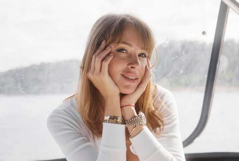 «Чувство юмора — огонь»: фанаты Дибровой, пошутившей о разводе, удивились ее стальным нервам