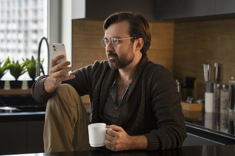 Это же не измена: как соцсети размывают понятие верности в паре