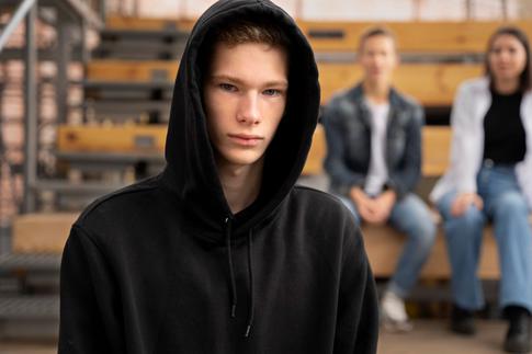 Тотал блэк: почему тяга к черному цвету считается тревожным признаком у подростков