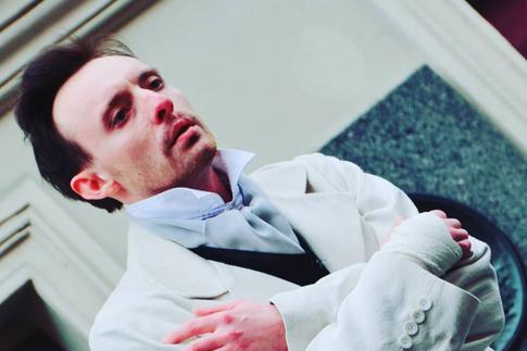 Звезду фильма «Цой» и сериала «Содержанки» доставили в реанимацию с ножевыми ранениями