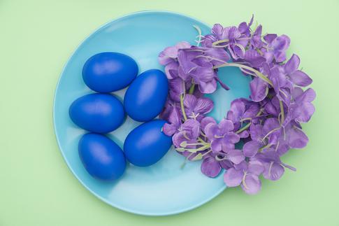 Не только лук: какими еще привычными продуктами можно покрасить яйца на Пасху