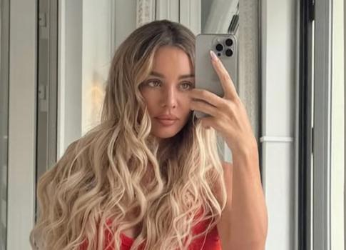 «Проснулась и поняла»: Седокова объяснила, почему перекрасилась в блондинку