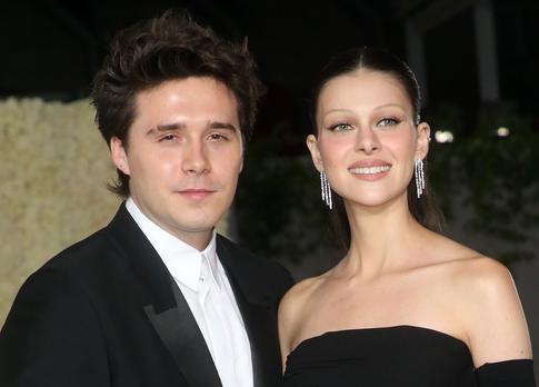 В свете семейного раскола: жена Бруклина Бекхэма отрицает, что превратила мужа в подкаблучника