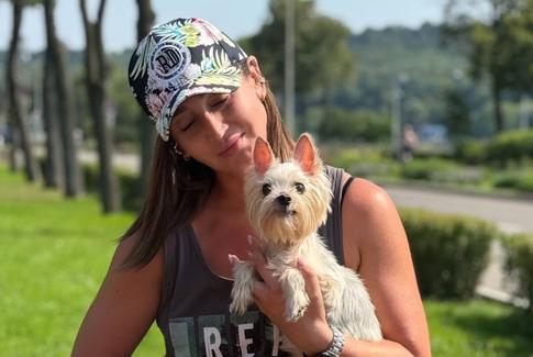 «Глазки уже не видят»: Бузова сообщила о тяжелом состоянии любимой собаки