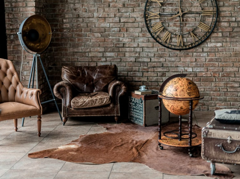 Домотканые коврики, старинные прялки и сундуки: как вписать в интерьер бабушкин винтаж