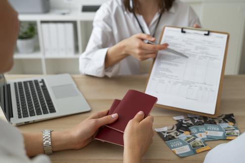 Страховка от невыезда: нужна ли и на что стоит обратить внимание