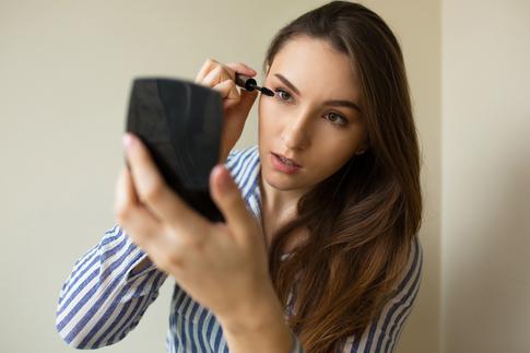 Для тех, кто проспал: как сделать экспресс-макияж за 5 минут