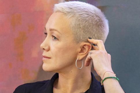 «Даже обидно»: похоронившая отца Дарья Мороз объяснила перемены во внешности