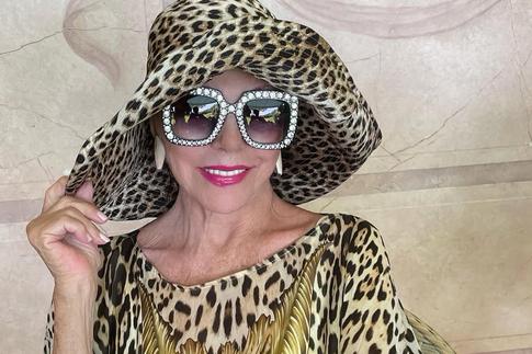 В 92 даст фору молодым: Джоан Коллинз продемонстрировала тело в купальнике