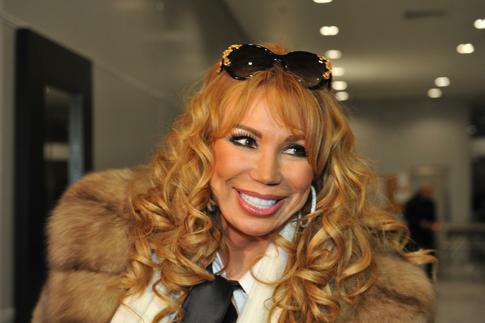 70-летний жених и белое платье с фатой: Маша Распутина тайно вышла замуж