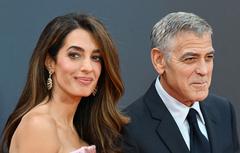 Пара влюбленных: Джордж и Амаль Клуни в объективе папарацци