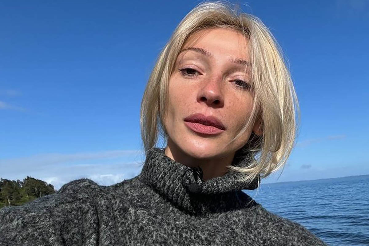 Настя Ивлеева показала, как с мужем нарядила елку ретро-игрушками