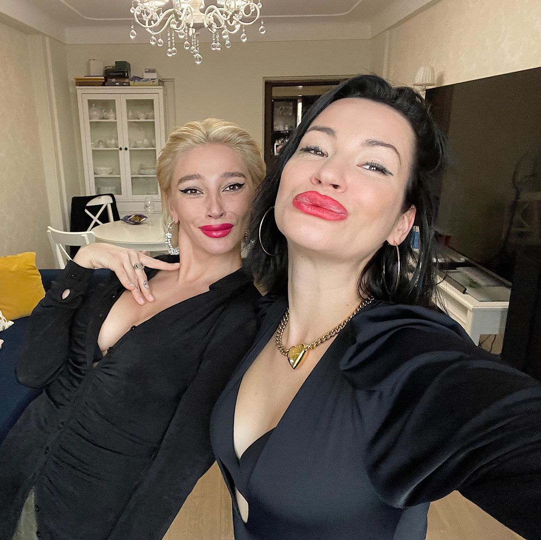 Модный блэкаут: Ивлеева, Галич, Горбань и другие выбирают черное