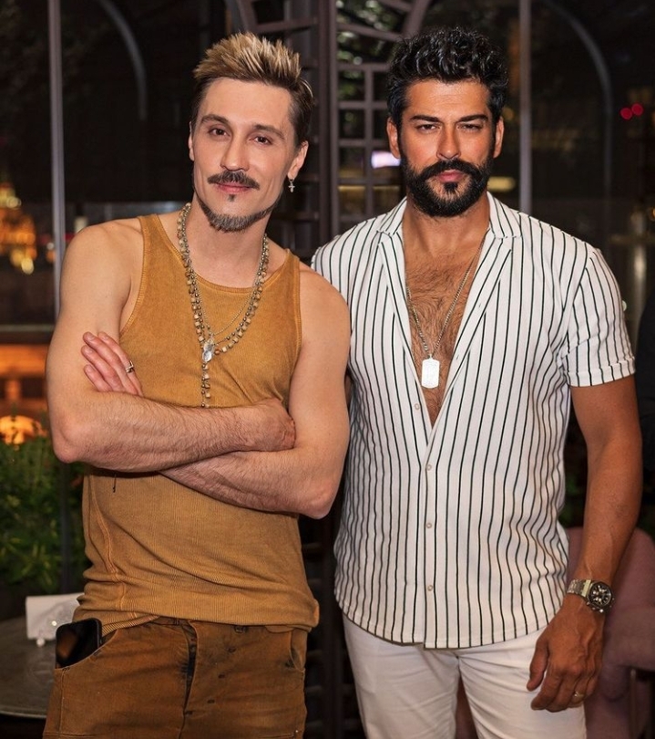 Асмус повредила ногу, Лолита вышла на сцену без белья, Билан поужинал со звездой турецких сериалов: главное за выходные