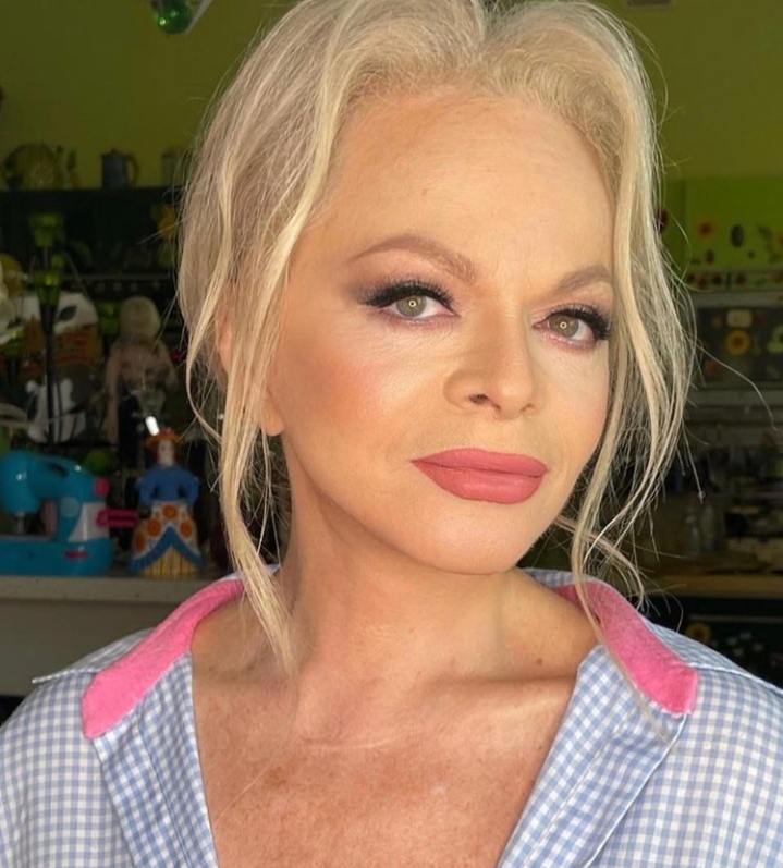 Секрет ее молодости: как менялась 67-летняя Лариса Долина