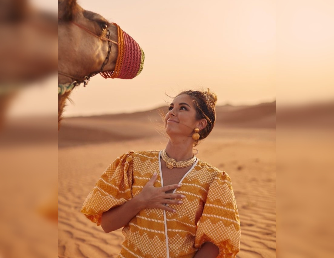 Дамы в дюнах: "песочные" фото Нюши, Собчак, Дибровой, Алсу