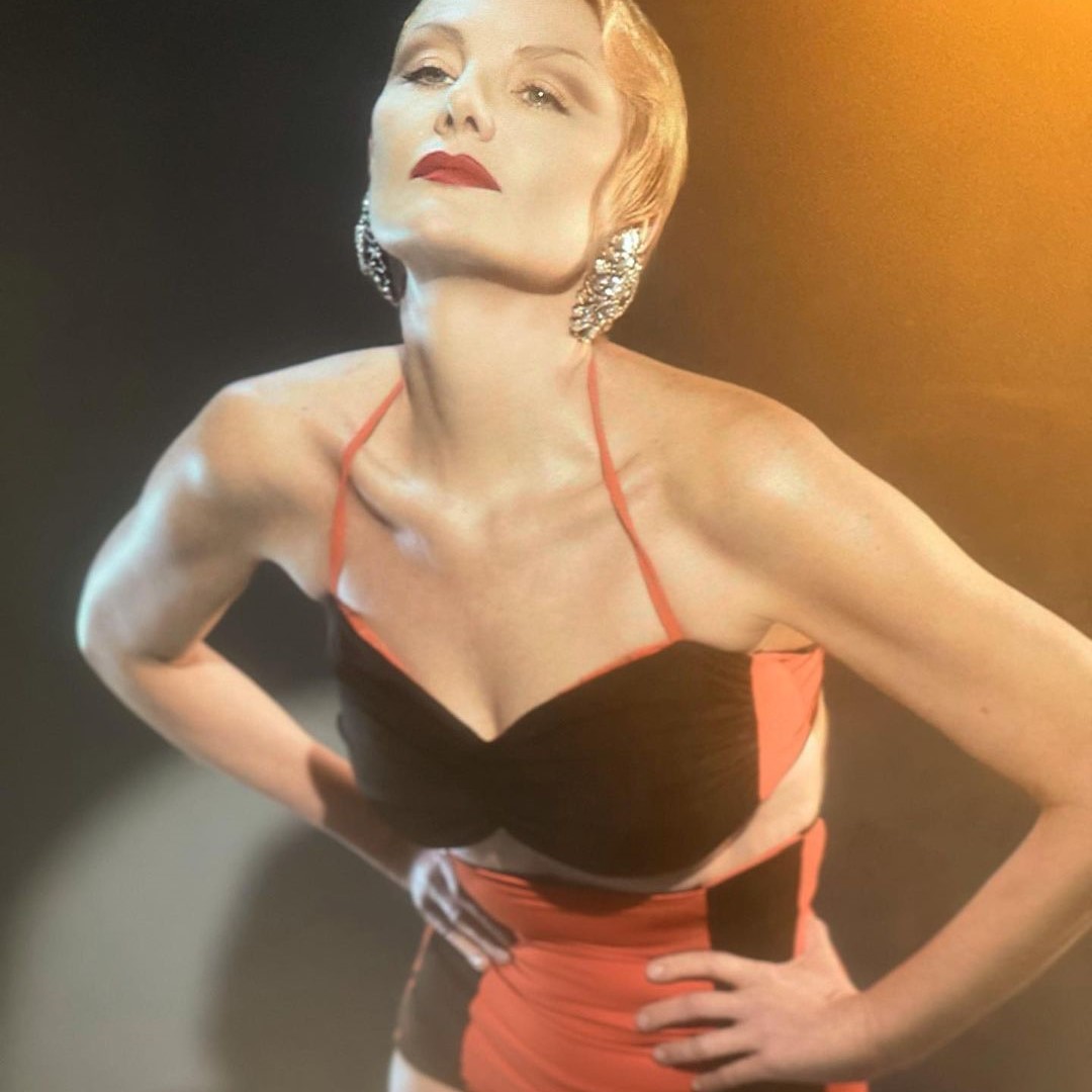 Образы недели: Литвинова и Варнава в стиле "вамп", Костюшкин с бородой, а Хакамада в темных очках