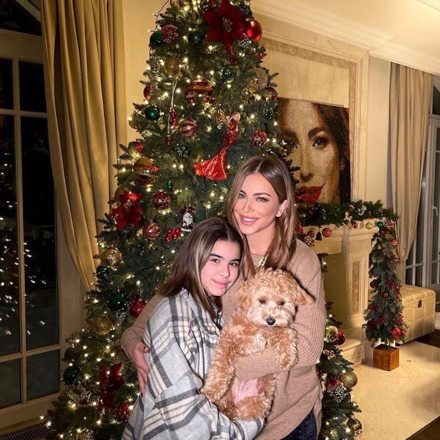 Звездные елки 2022: Лорак украсила раньше, а Меньшова протестует