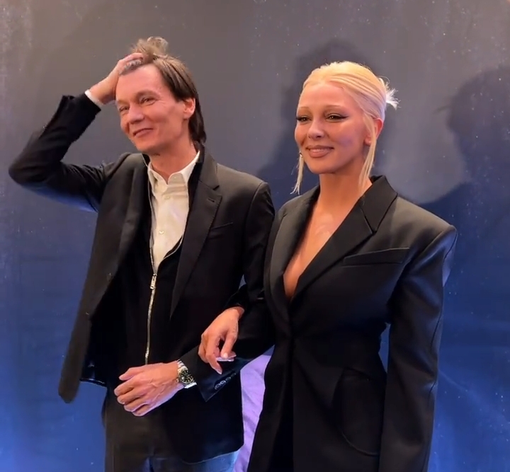 Буланова показала помолвочное кольцо, Пригожина сравнили с Канье Уэстом, Ивлеева вышла в свет с Янковским: фотообзор недели